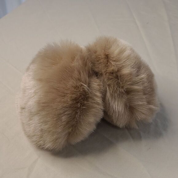 Faux fur ear muffs - Picture 1 of 4